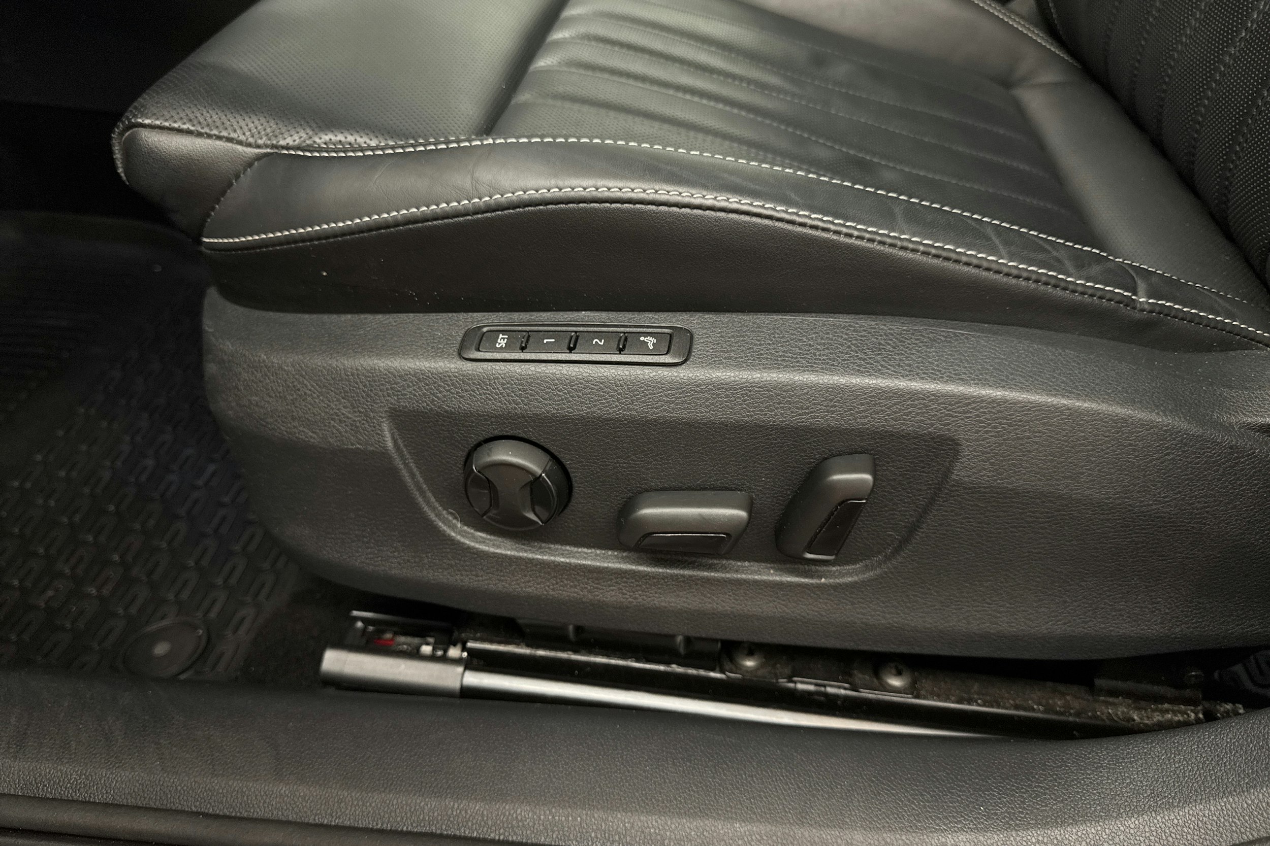 punainen Skoda Superb 2020 kuva 30.