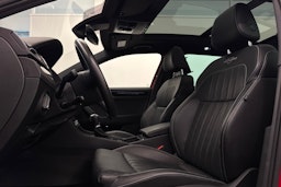 punainen Skoda Superb 2020 kuva 31.