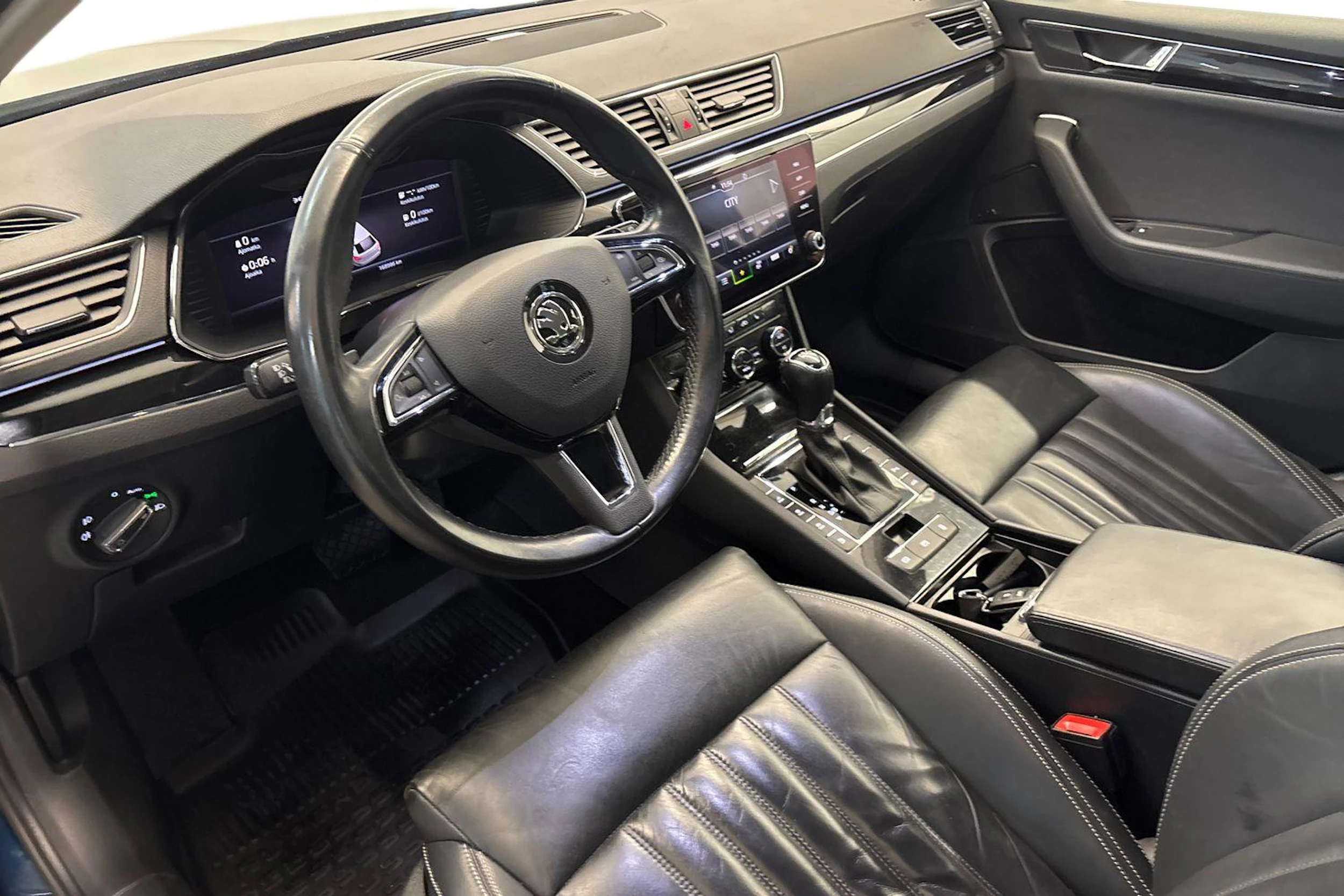 met. sininen Skoda Superb 2020 kuva 8.