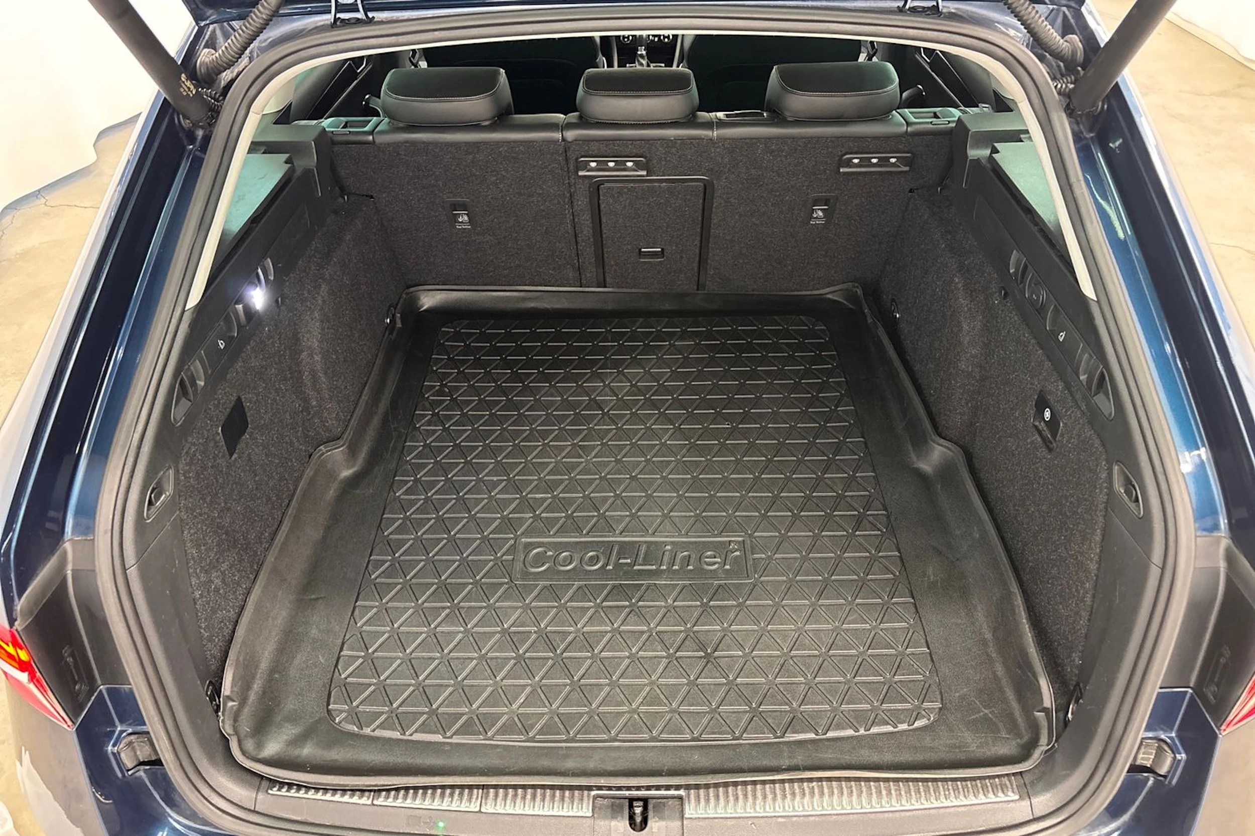 met. sininen Skoda Superb 2020 kuva 18.