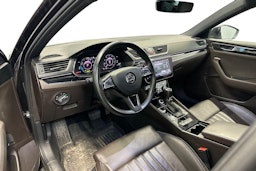 musta Skoda Superb 2020 kuva 3.