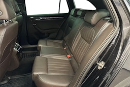 musta Skoda Superb 2020 kuva 10.