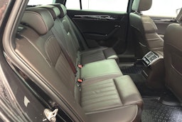 musta Skoda Superb 2020 kuva 15.