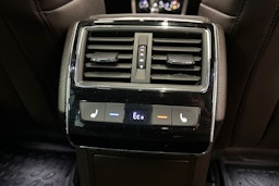 musta Skoda Superb 2020 kuva 16.