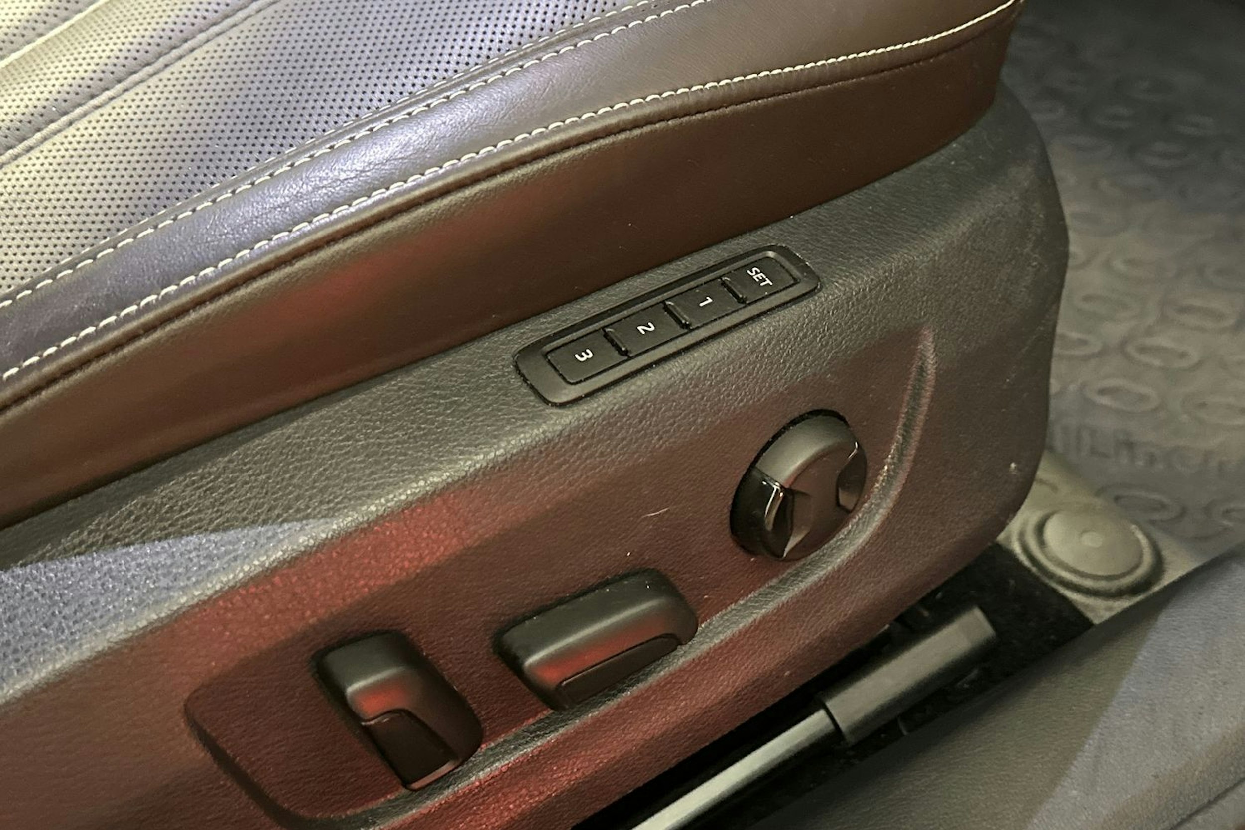 musta Skoda Superb 2020 kuva 18.