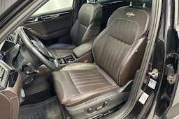 musta Skoda Superb 2020 kuva 19.