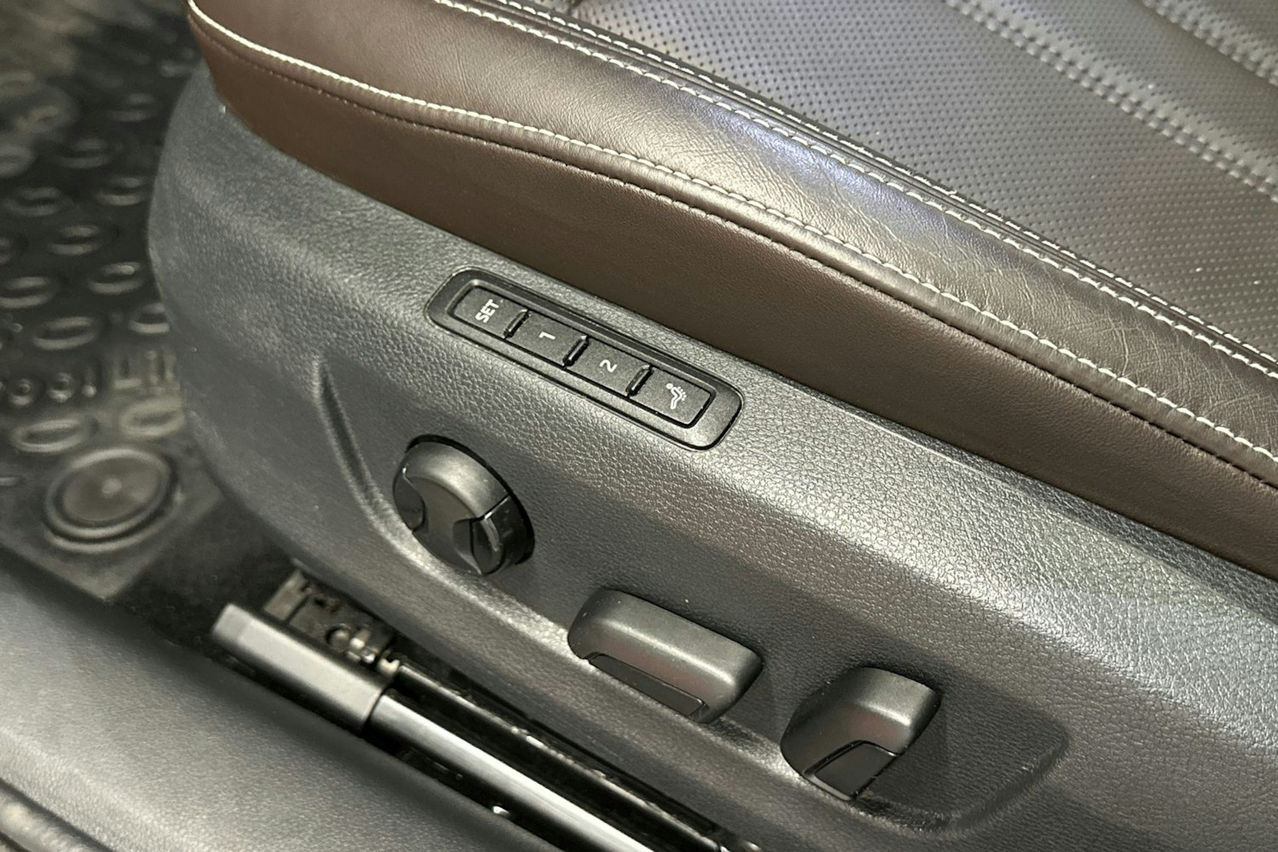 musta Skoda Superb 2020 kuva 20.