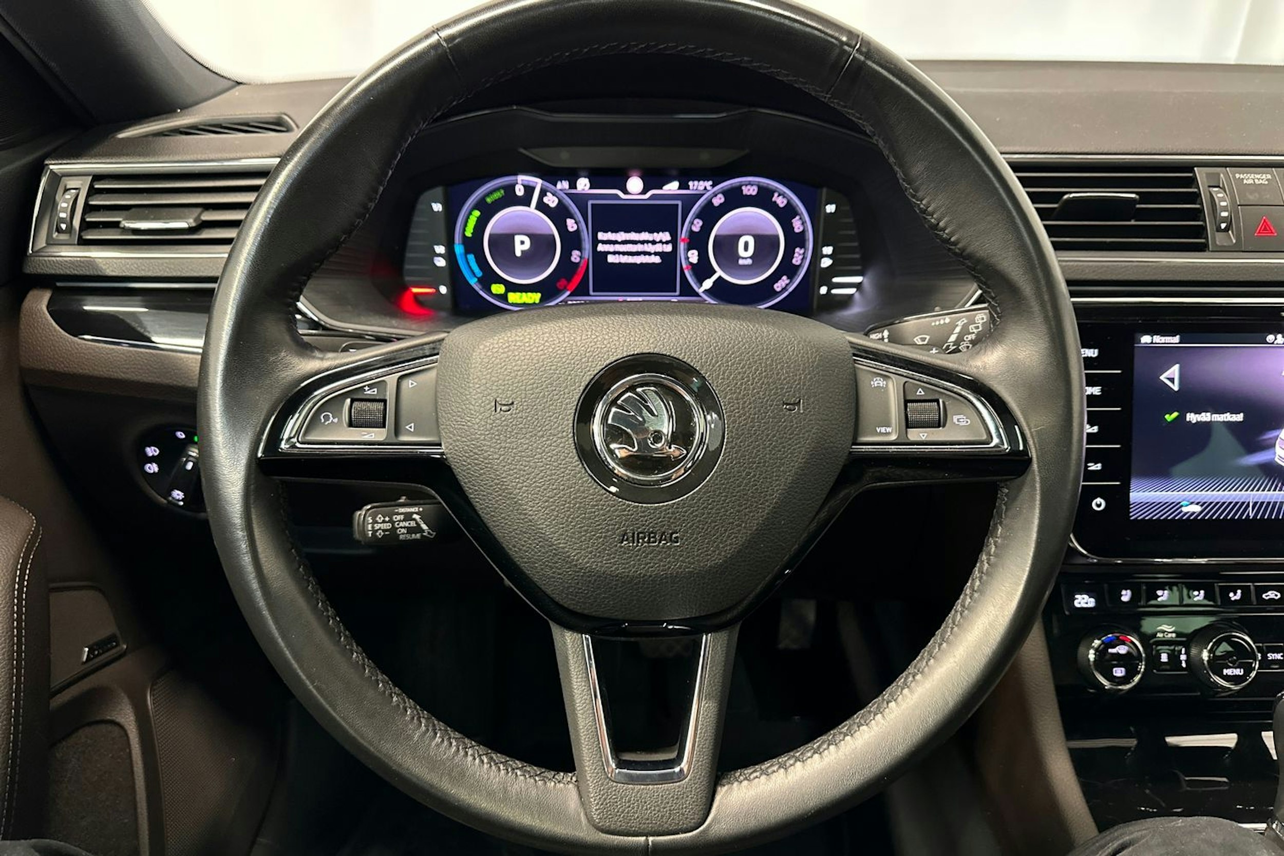 musta Skoda Superb 2020 kuva 23.