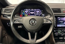 musta Skoda Superb 2020 kuva 23.