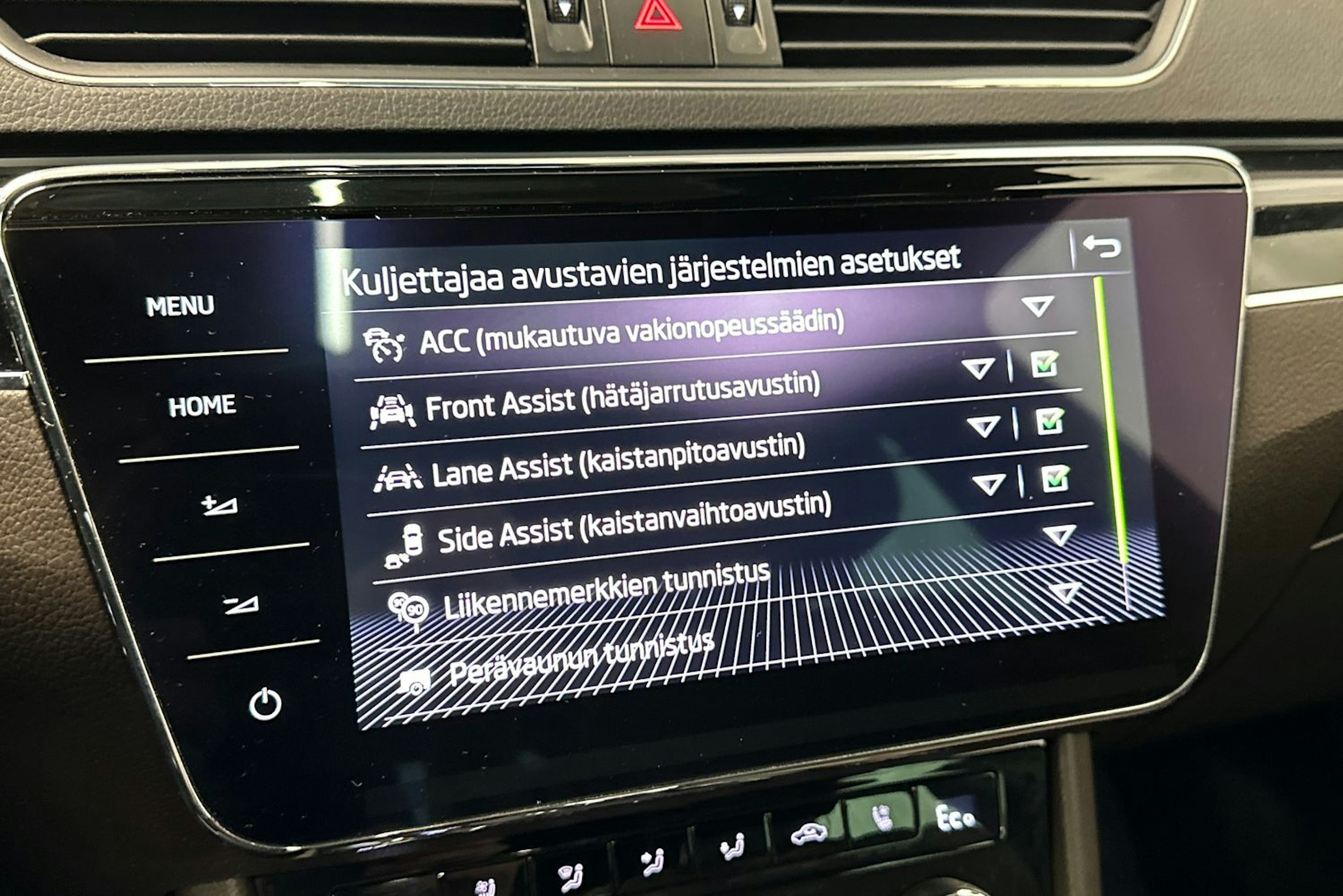 musta Skoda Superb 2020 kuva 31.