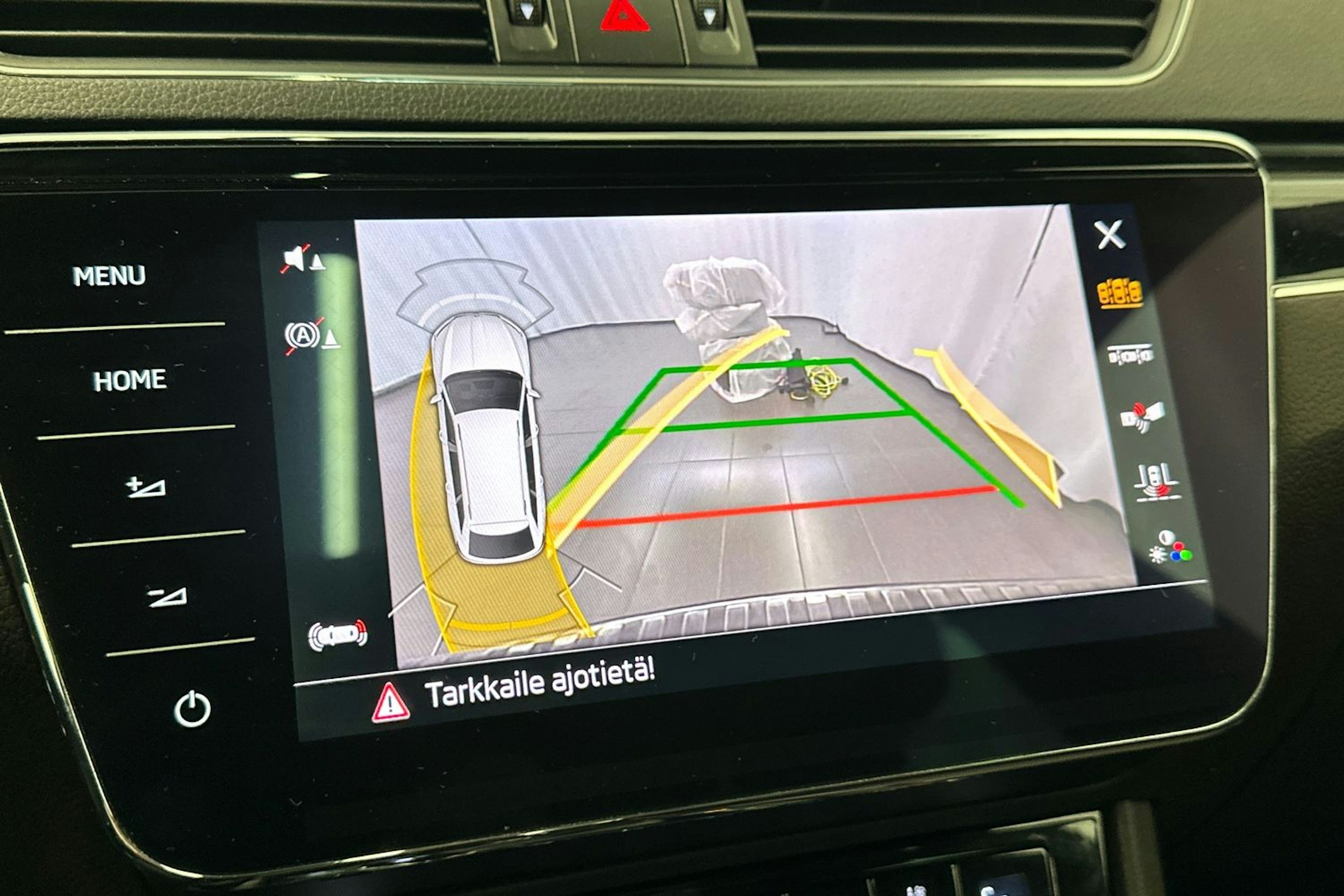 musta Skoda Superb 2020 kuva 32.