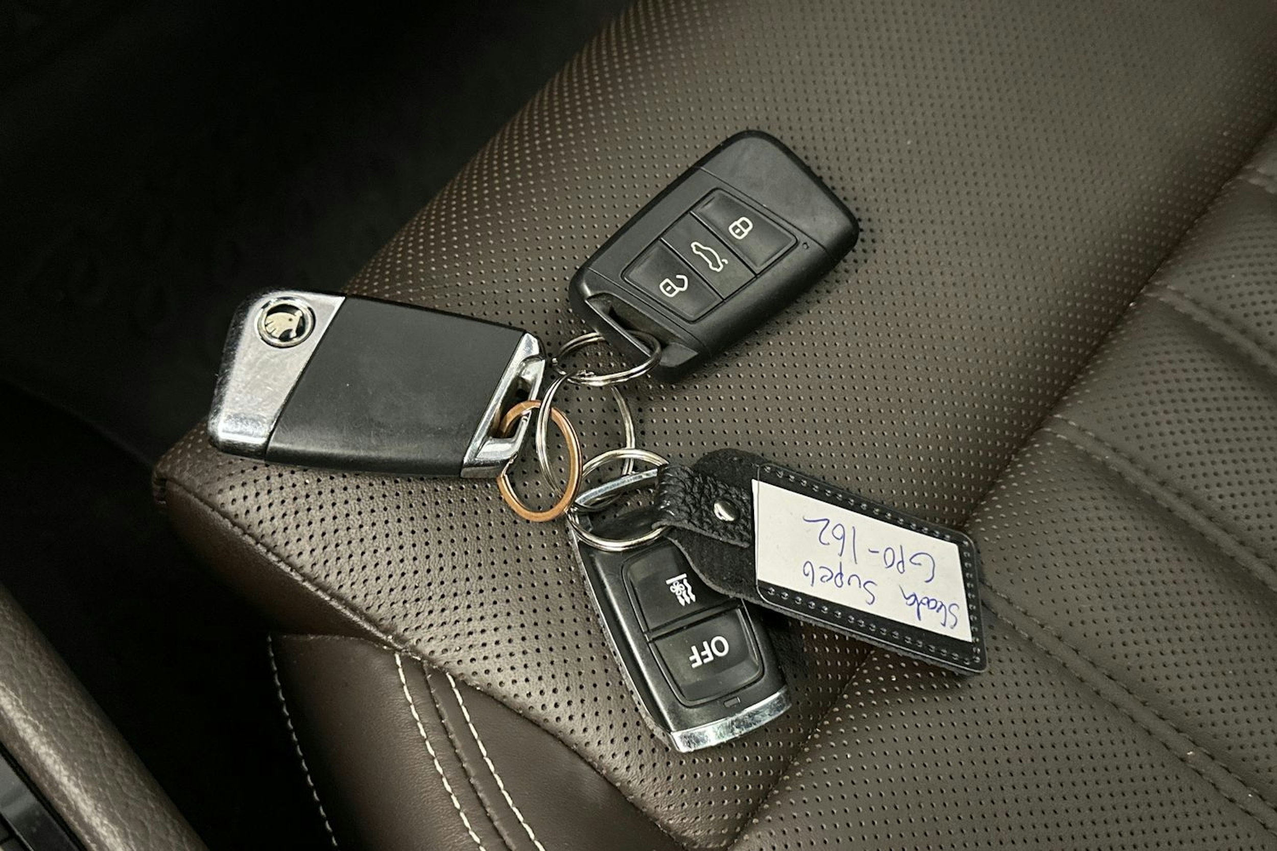 musta Skoda Superb 2020 kuva 37.