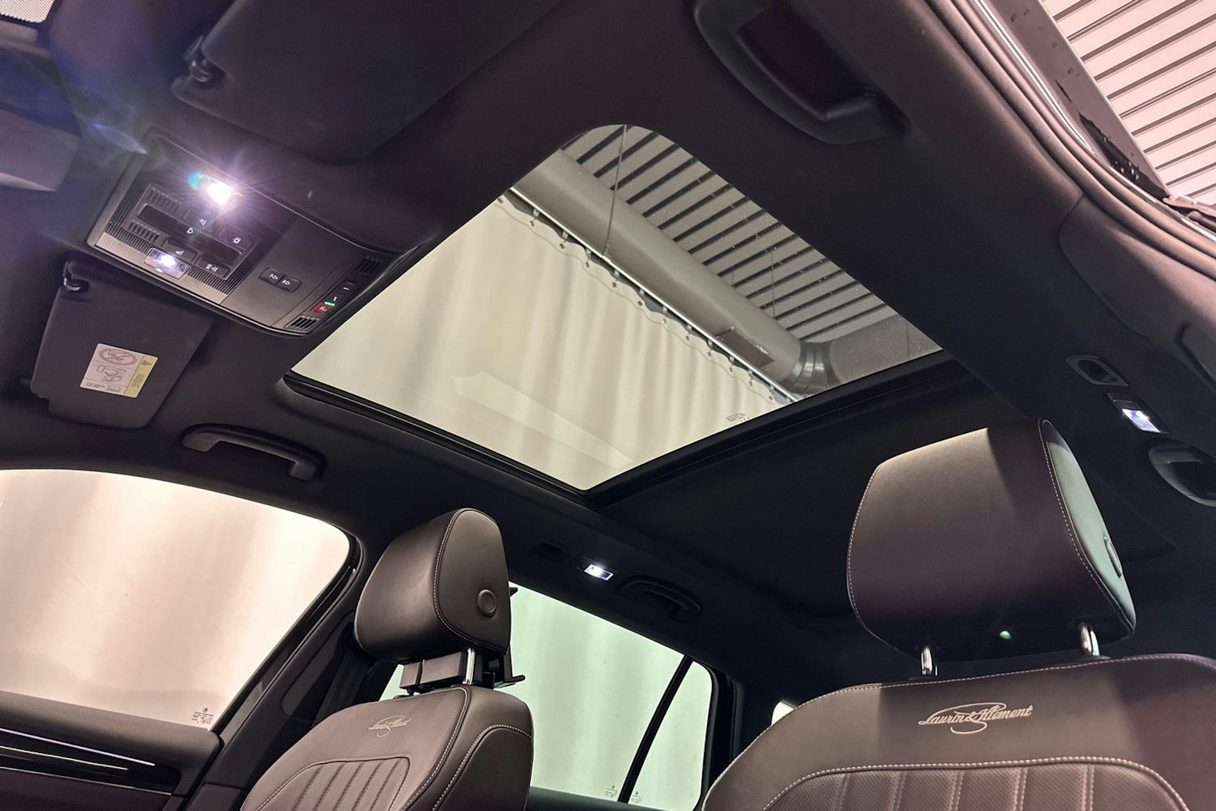 musta Skoda Superb 2020 kuva 38.