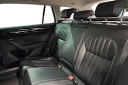 Valkoinen Skoda Superb 2020 kuva 10.