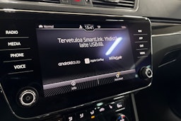 Valkoinen Skoda Superb 2020 kuva 19.