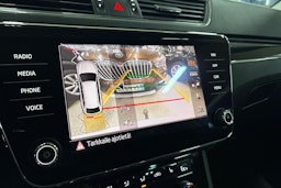 Valkoinen Skoda Superb 2020 kuva 20.