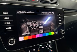 Valkoinen Skoda Superb 2020 kuva 21.