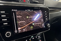 Valkoinen Skoda Superb 2020 kuva 22.