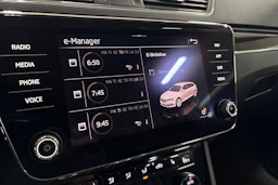 Valkoinen Skoda Superb 2020 kuva 23.