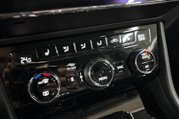 Valkoinen Skoda Superb 2020 kuva 24.