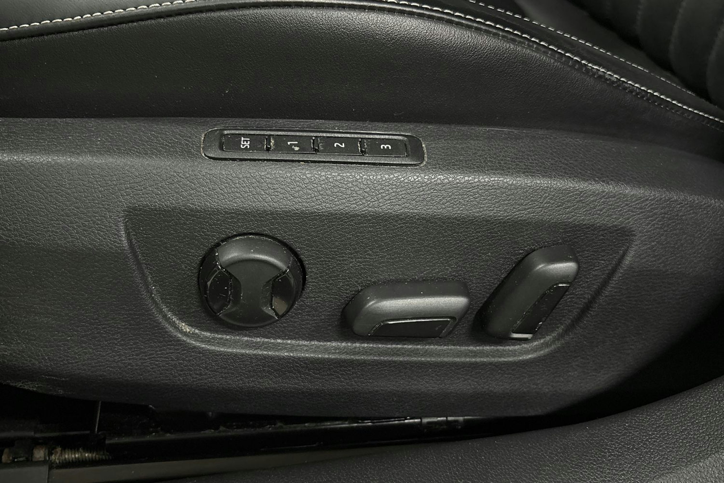 Valkoinen Skoda Superb 2020 kuva 29.