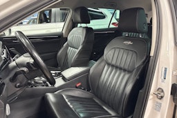 Valkoinen Skoda Superb 2020 kuva 30.