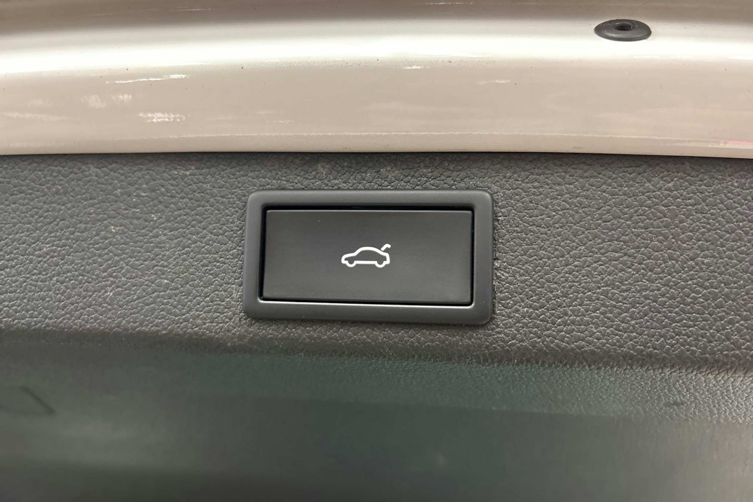 Valkoinen Skoda Superb 2020 kuva 32.