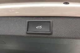 Valkoinen Skoda Superb 2020 kuva 32.