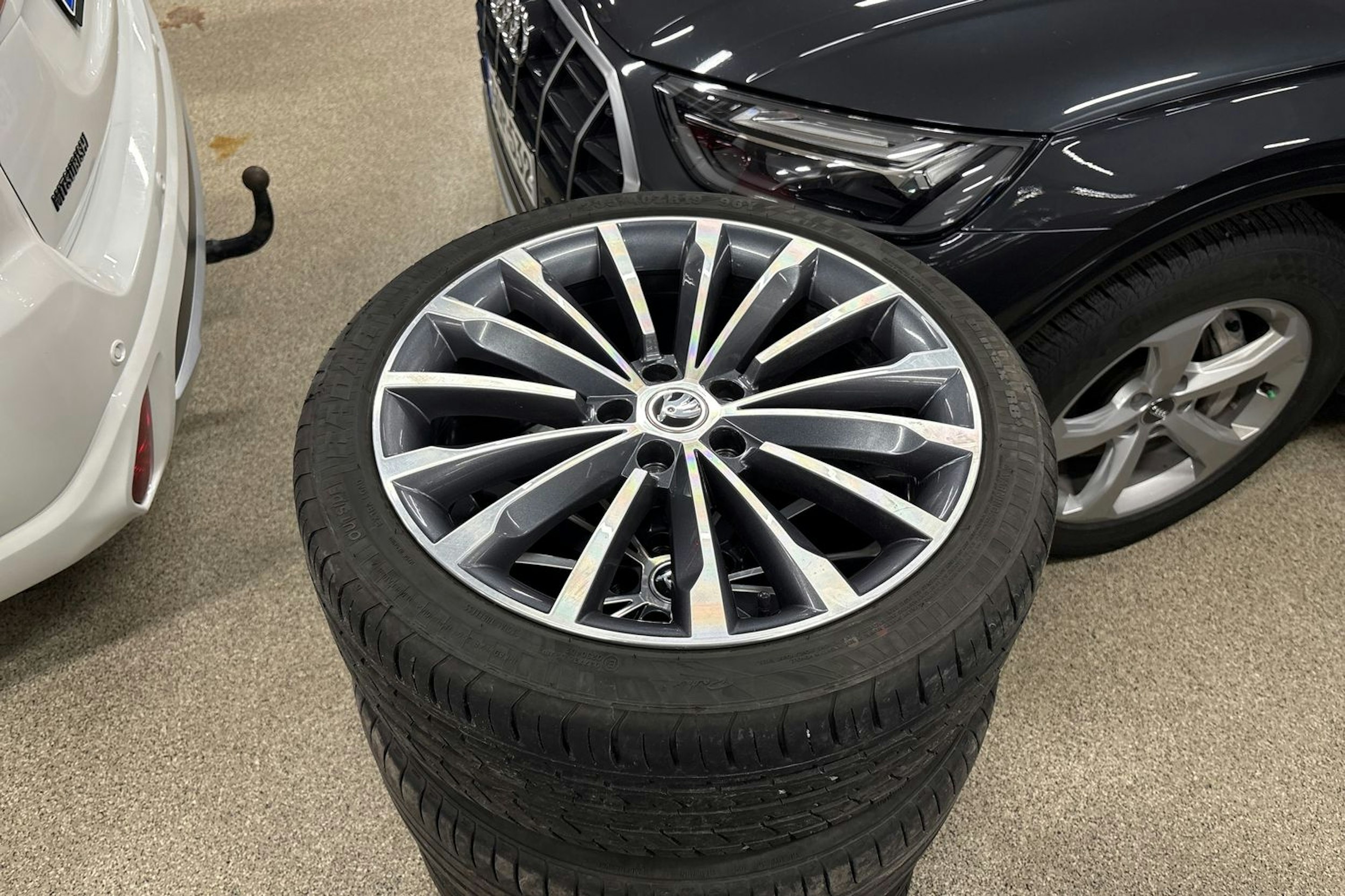 Valkoinen Skoda Superb 2020 kuva 34.