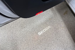 Valkoinen Skoda Superb 2020 kuva 35.