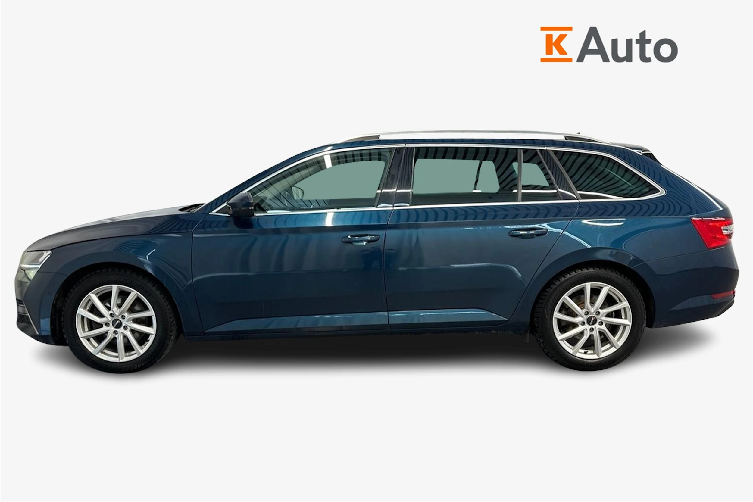 sininen Skoda Superb 2020 kuva 5.