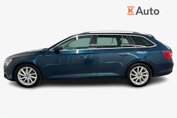 sininen Skoda Superb 2020 kuva 5.