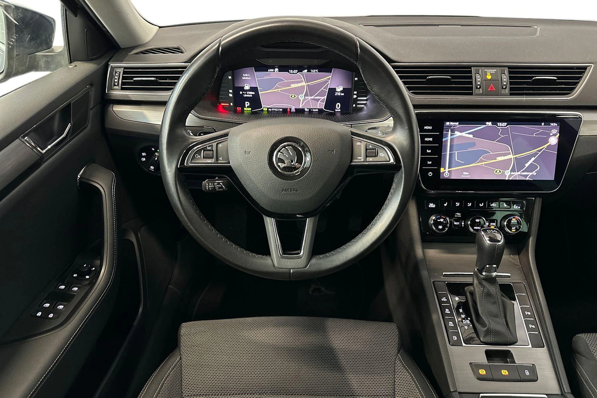 sininen Skoda Superb 2020 kuva 7.