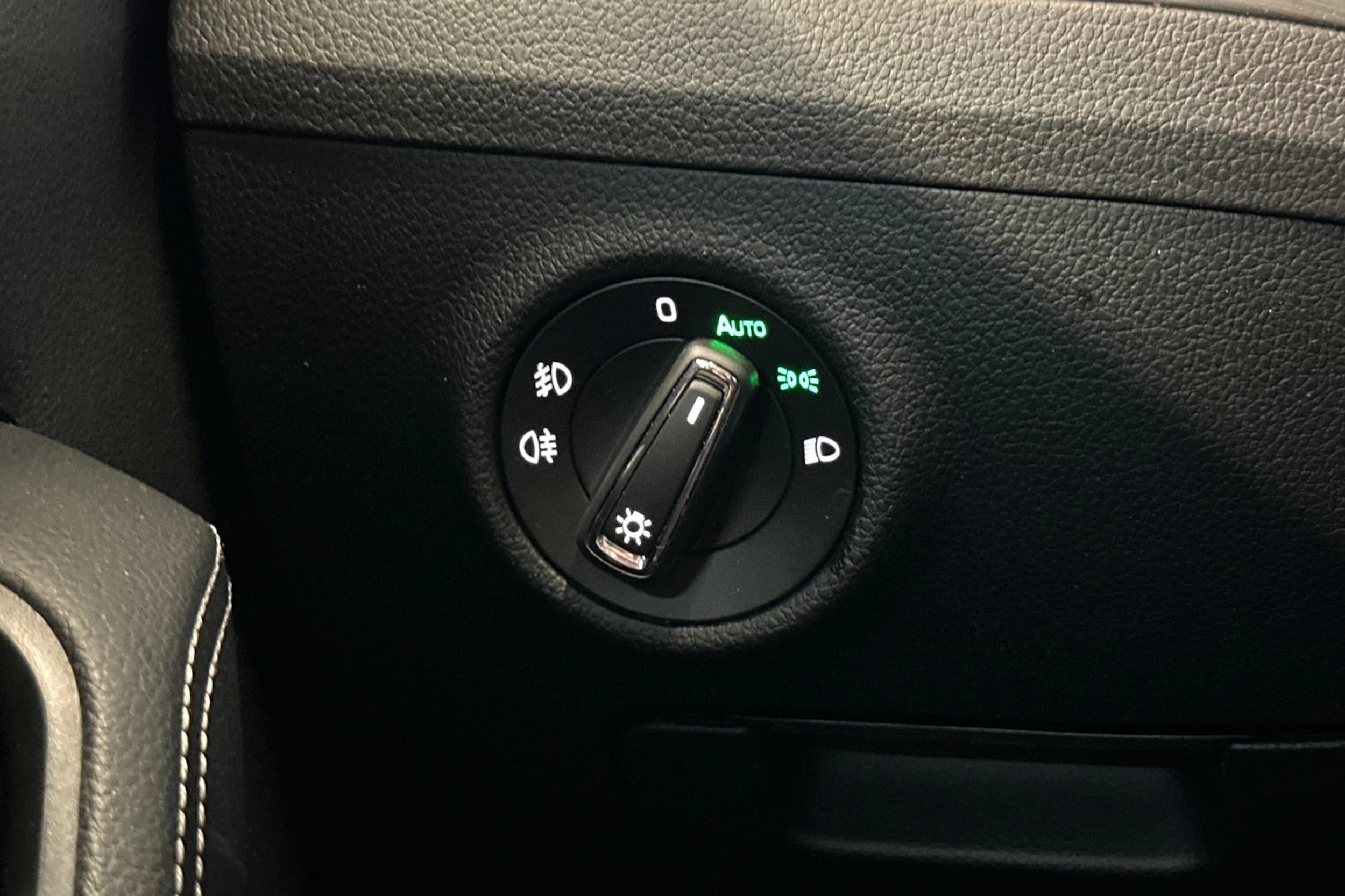 sininen Skoda Superb 2020 kuva 12.