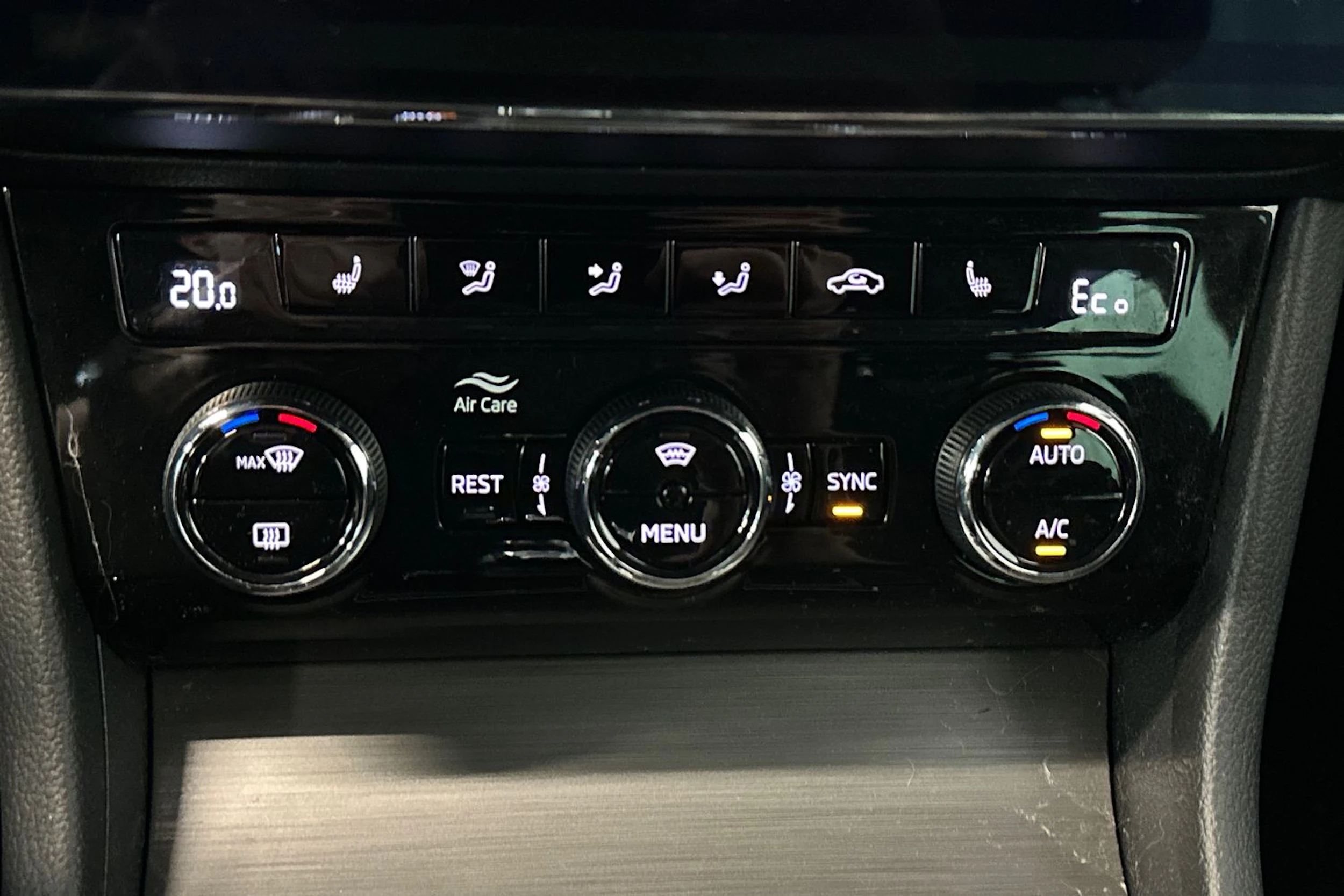 sininen Skoda Superb 2020 kuva 18.