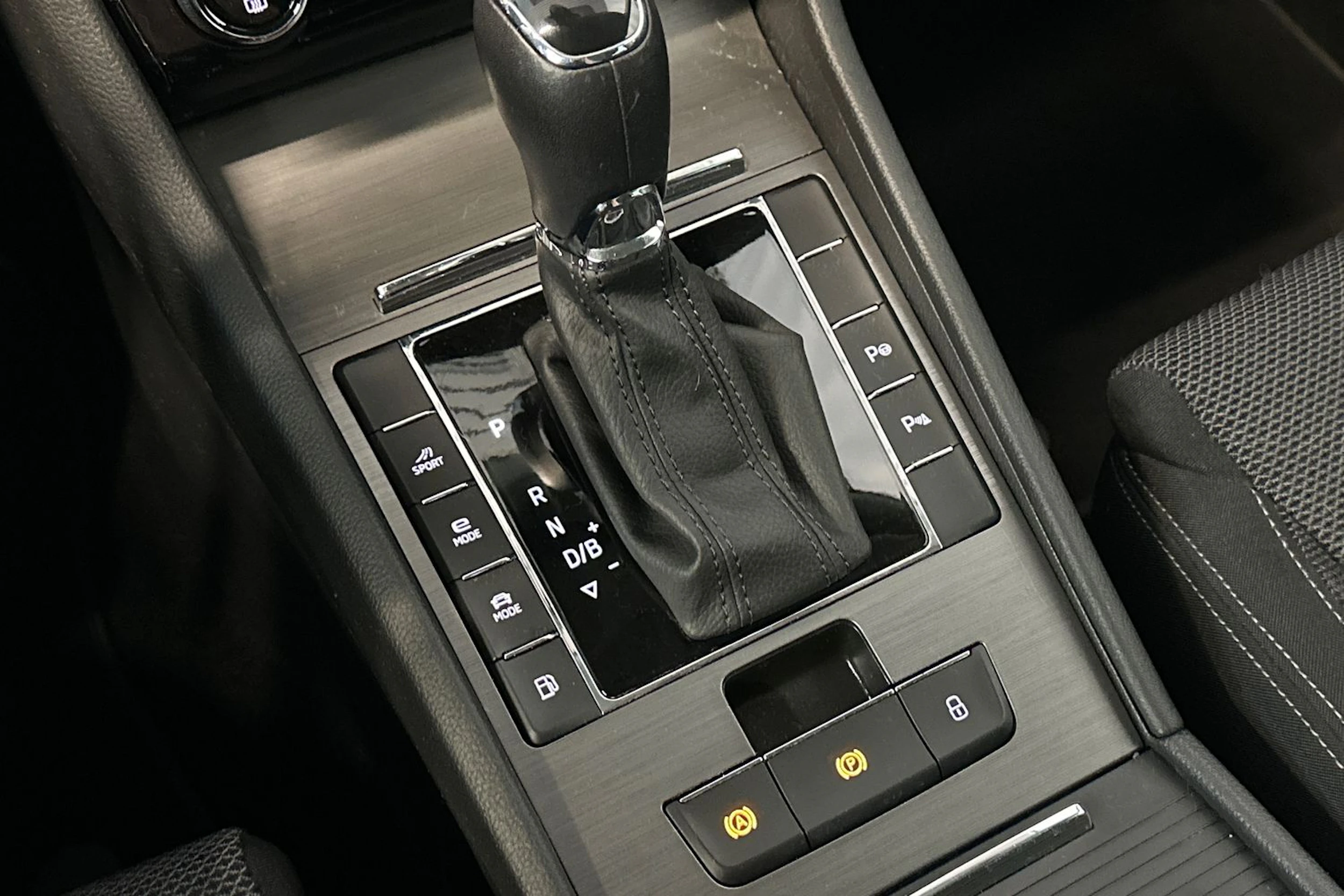 sininen Skoda Superb 2020 kuva 19.