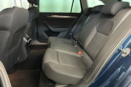 sininen Skoda Superb 2020 kuva 25.