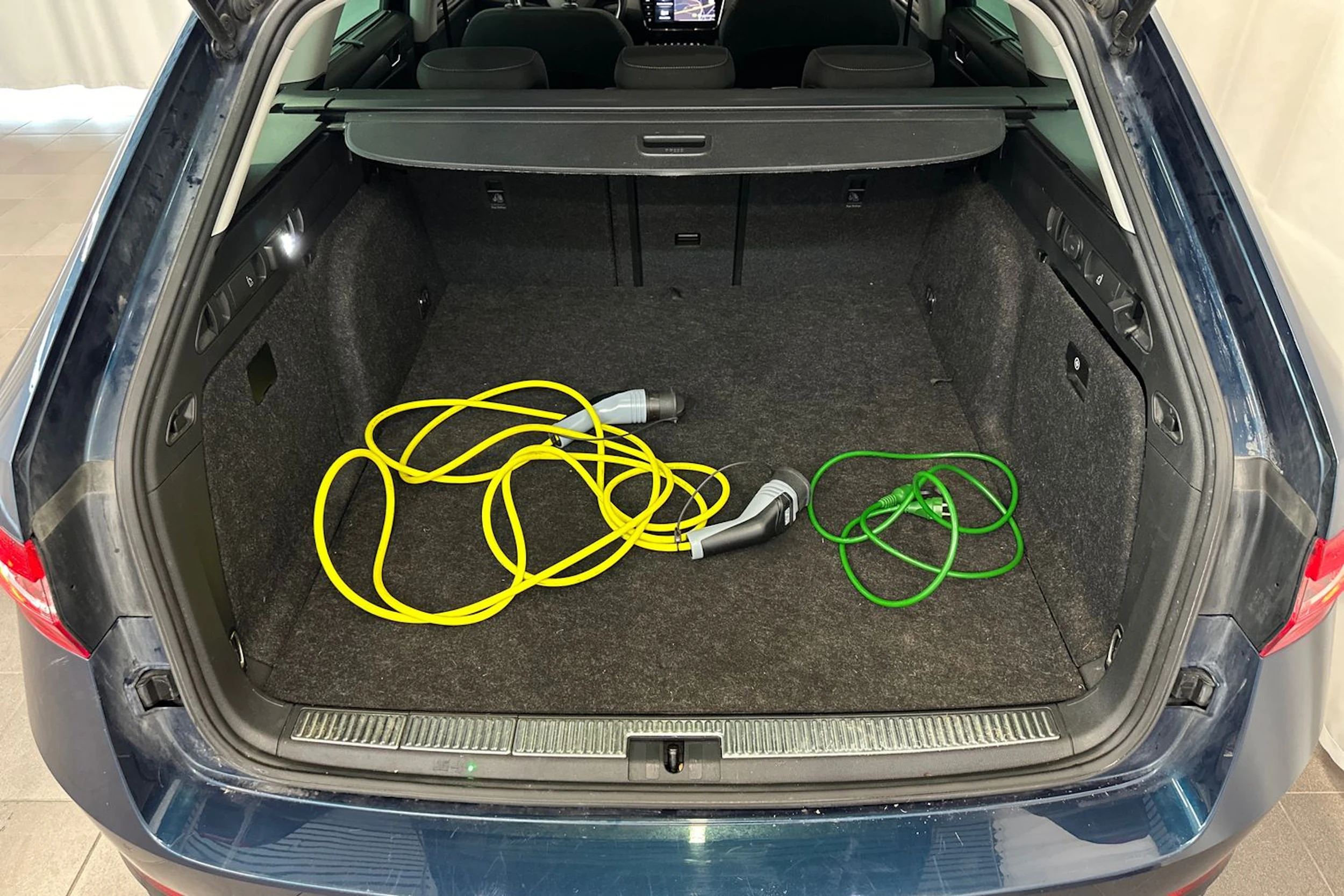 sininen Skoda Superb 2020 kuva 27.