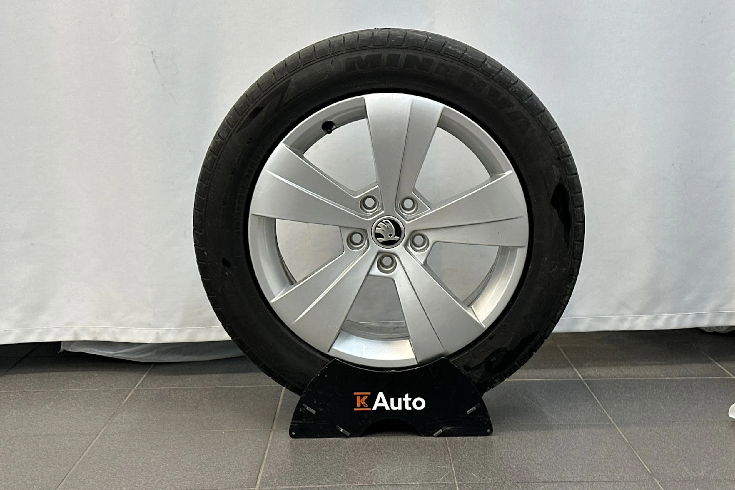sininen Skoda Superb 2020 kuva 32.