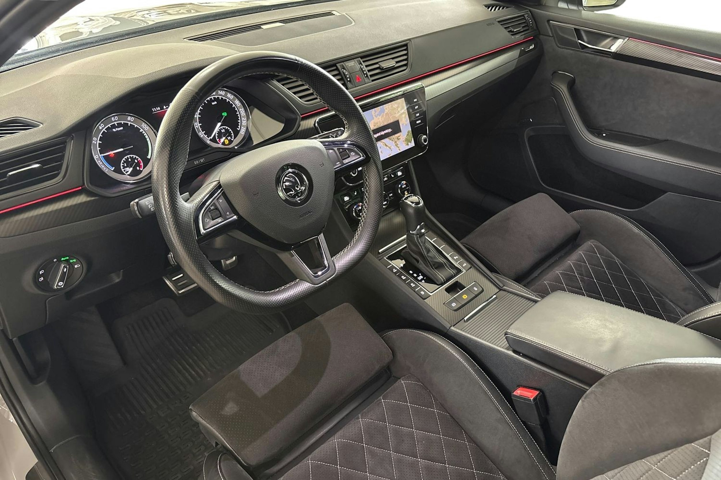 harmaa Skoda Superb 2020 kuva 7.
