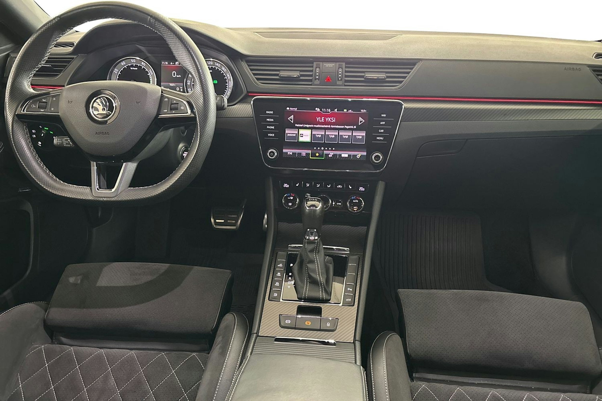 harmaa Skoda Superb 2020 kuva 9.
