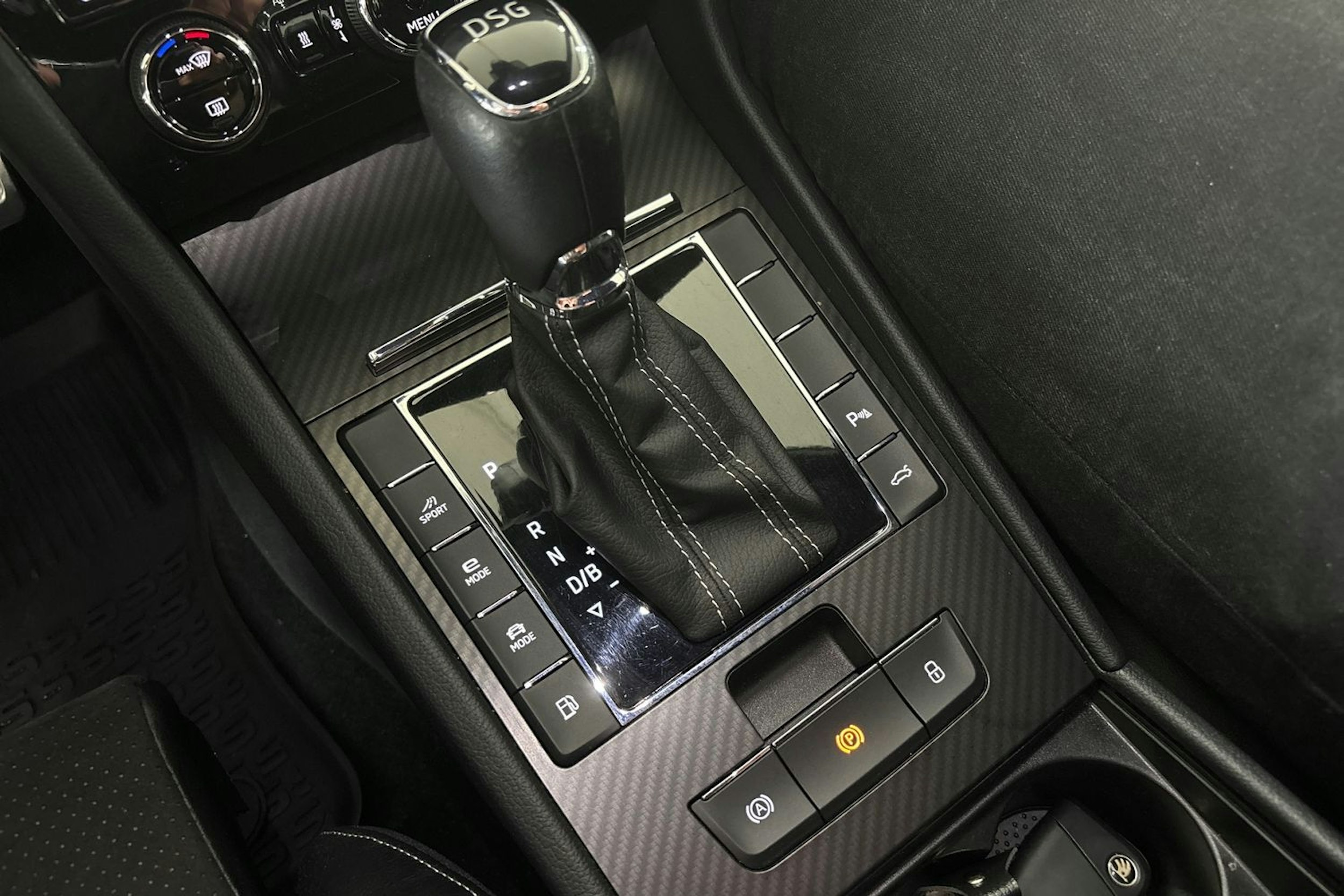 harmaa Skoda Superb 2020 kuva 22.