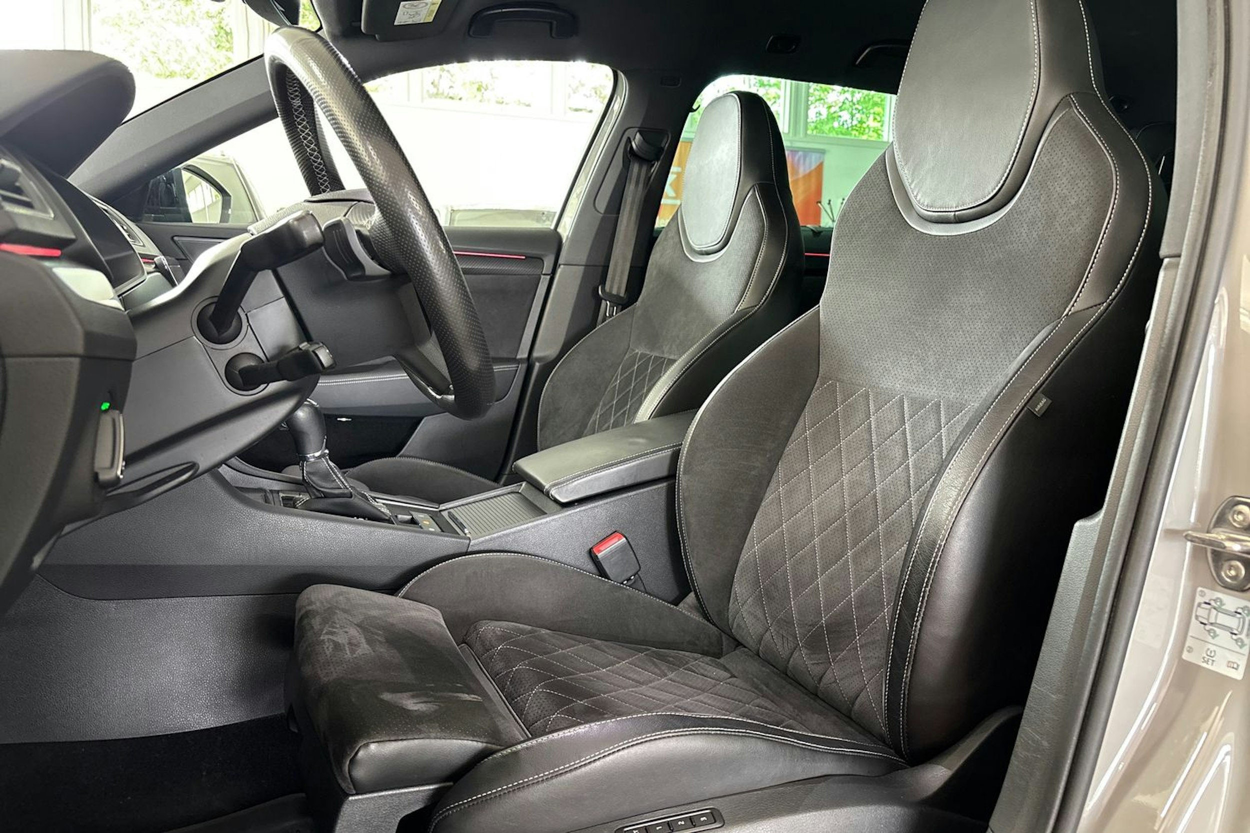 harmaa Skoda Superb 2020 kuva 25.