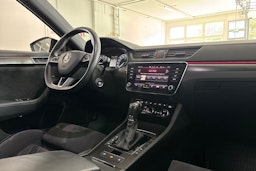 harmaa Skoda Superb 2020 kuva 28.