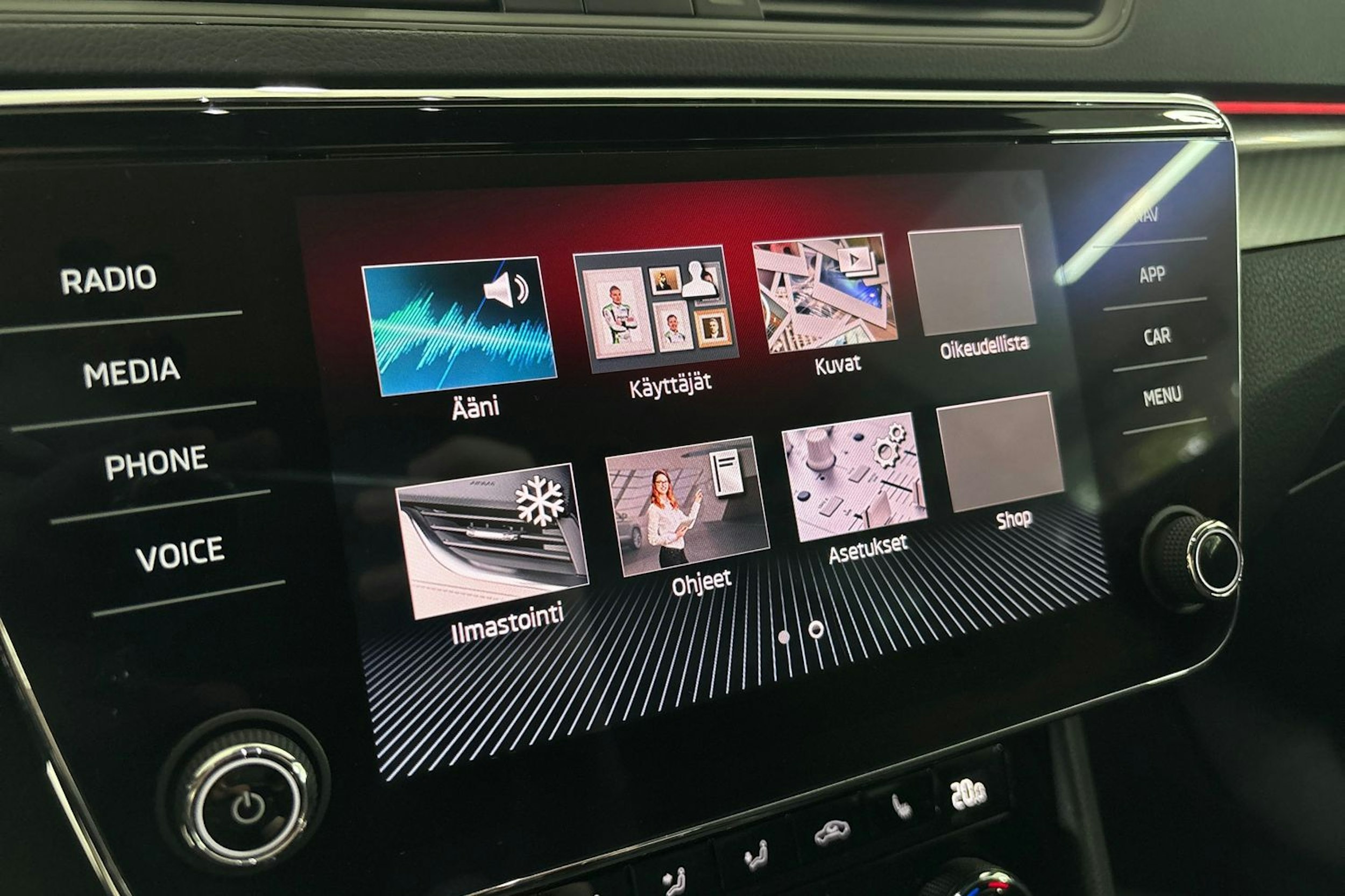 harmaa Skoda Superb 2020 kuva 32.