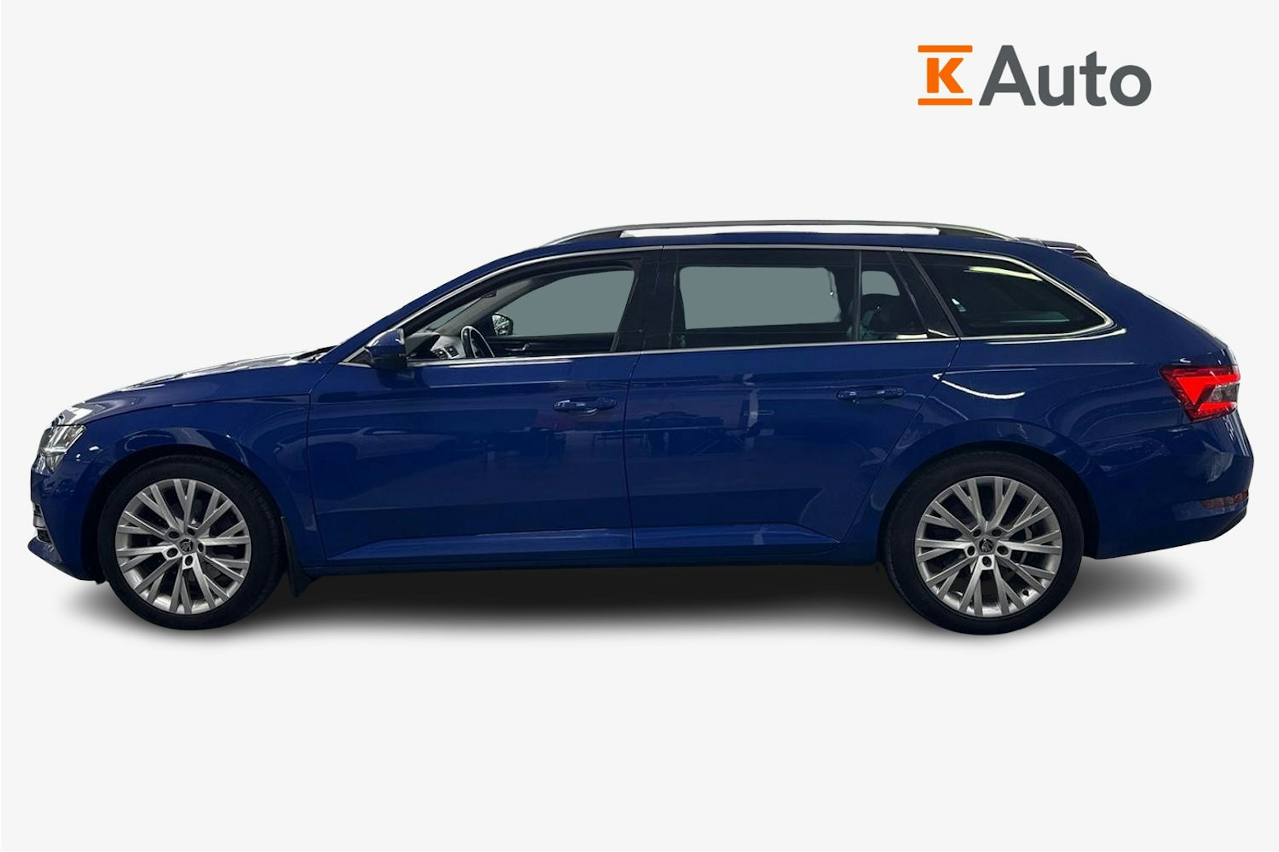 sininen Skoda Superb 2020 kuva 6.