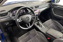 sininen Skoda Superb 2020 kuva 7.