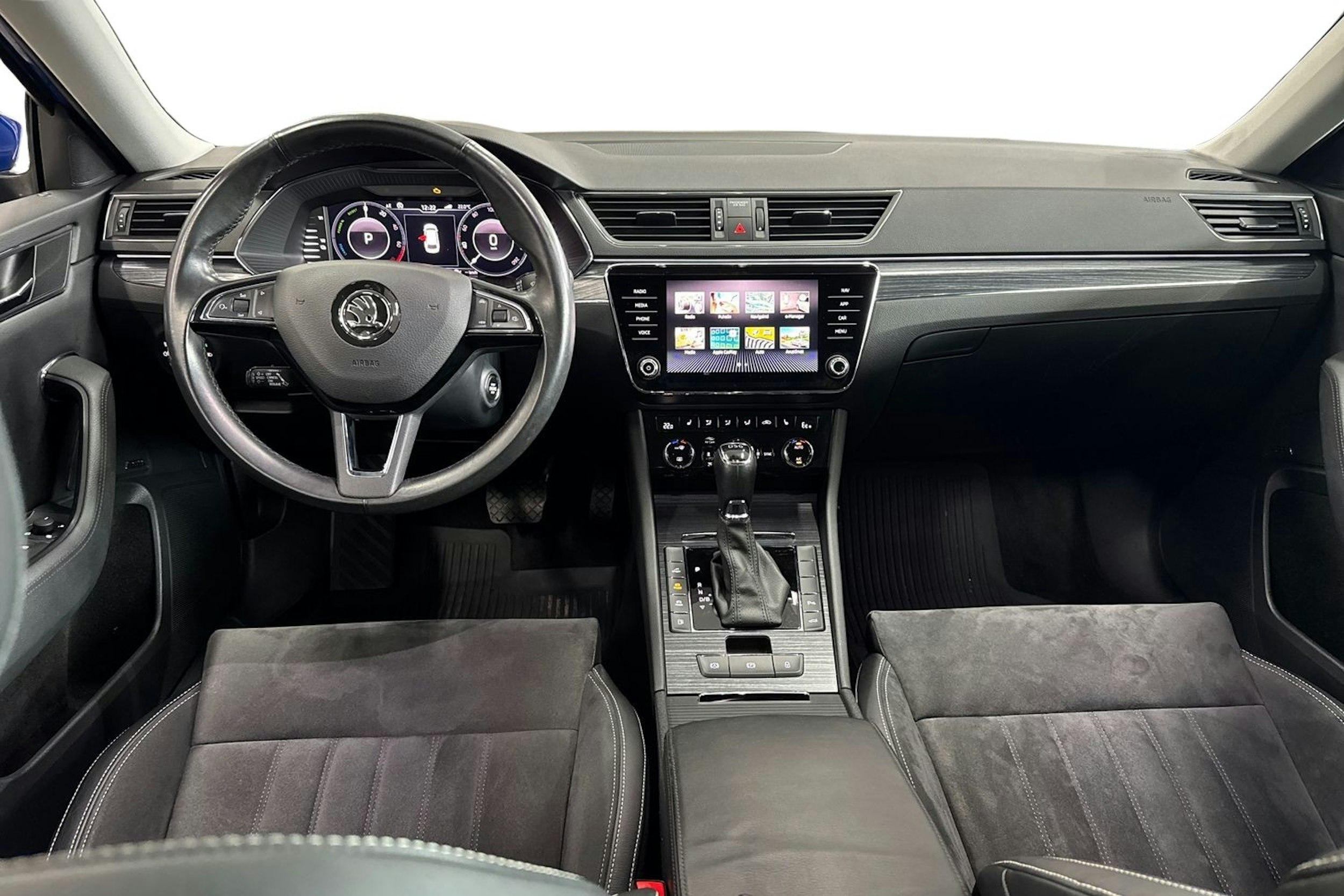 sininen Skoda Superb 2020 kuva 9.