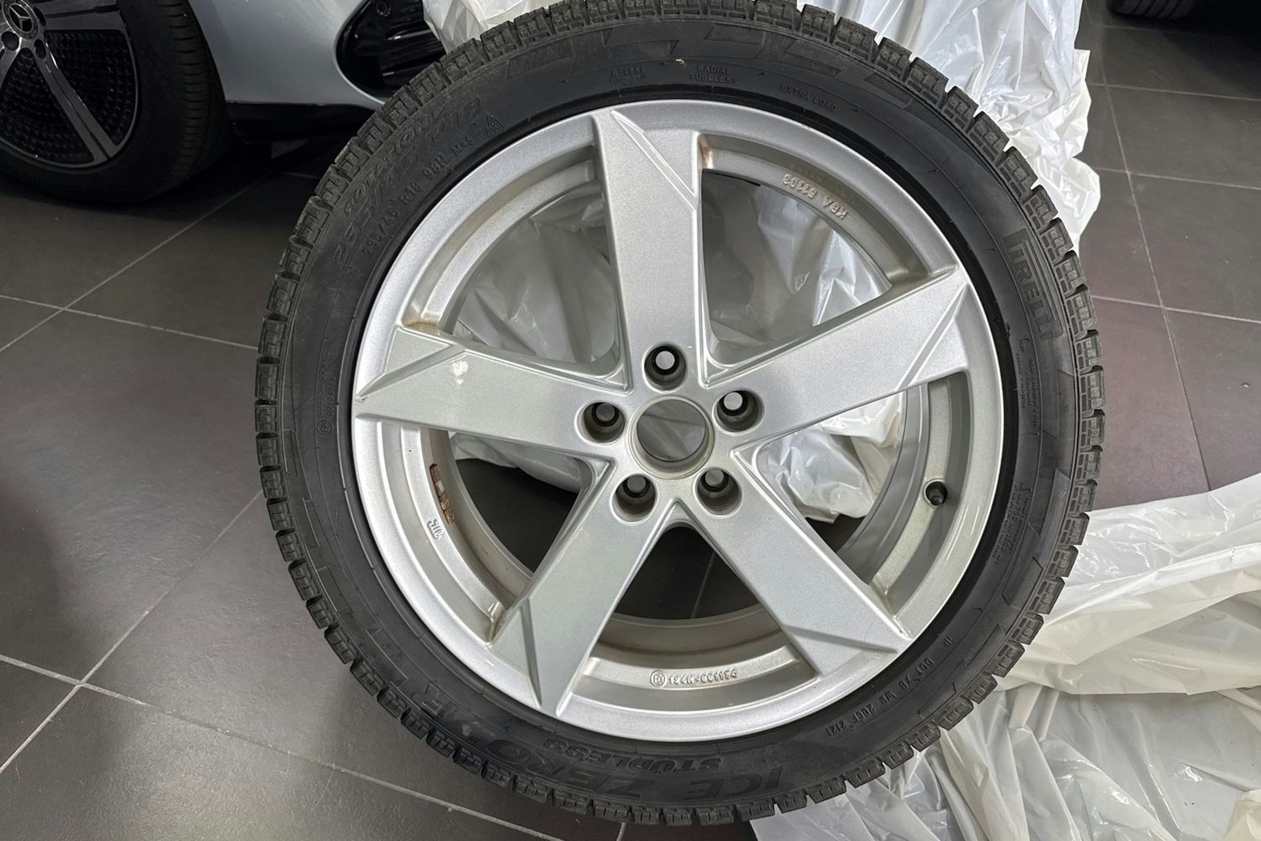 sininen Skoda Superb 2020 kuva 13.