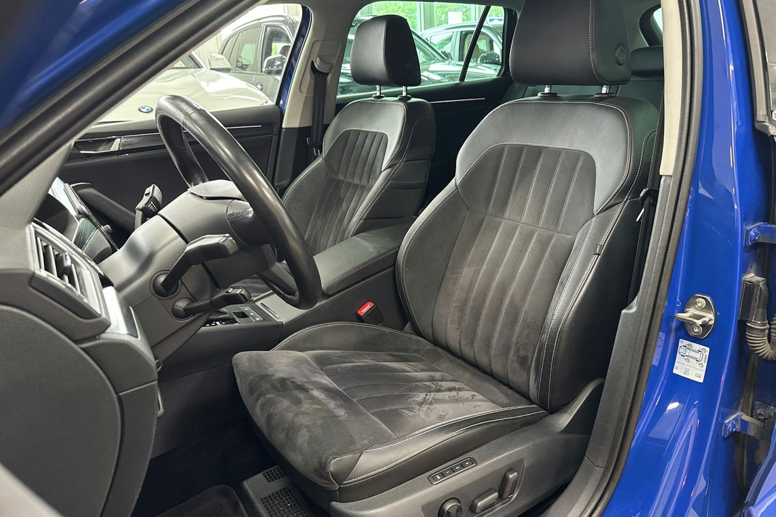 sininen Skoda Superb 2020 kuva 15.